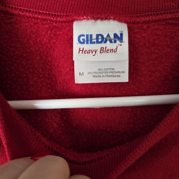 FESTIVE "THIS GIRL LOVES CHRISTMAS" Sweatshirt Size Medium Red - Picture 4 of 4